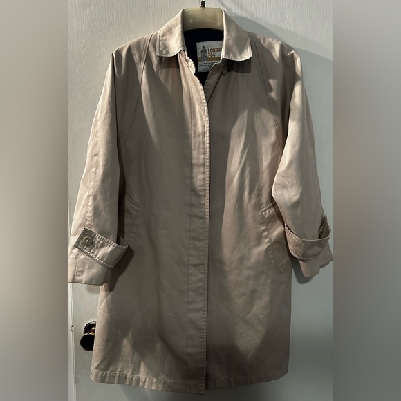 London Fog Jackets & Blazers - London Fog Women's Light Beige Trench Coat Size 8